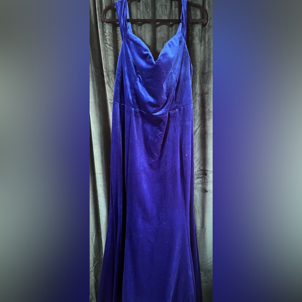 Plus Formal Velvety Dress (20/4xl)